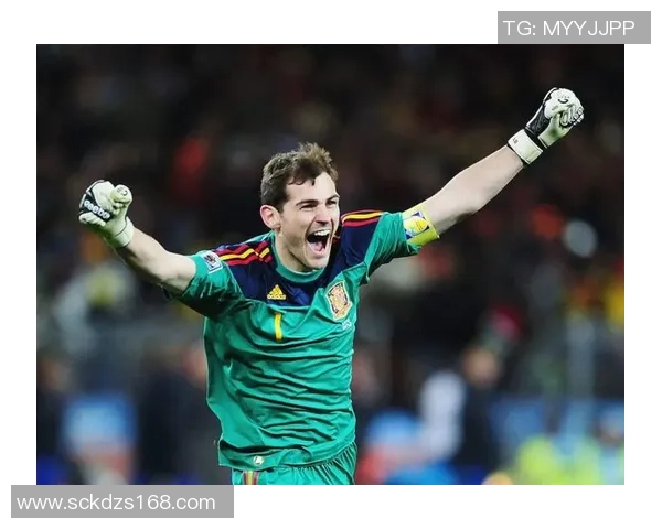 卡西利亚斯与劳尔的传奇对决:西班牙足球的双子星辉煌岁月回顾 卡西利亚斯与劳尔的传奇对决:西班牙足球的双子星辉煌岁月回顾